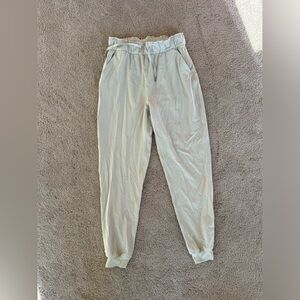 Lululemon cream sinched waist stretchy joggers